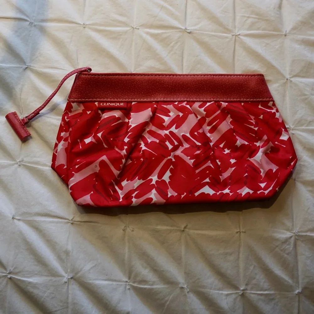 💚 CLINIQUE Pink/Red/White Pattern Makeup Bag (OS)